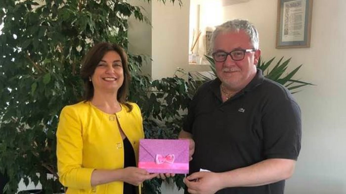 pausilipon anche san nicola baronia dona ai bimbi che lottano