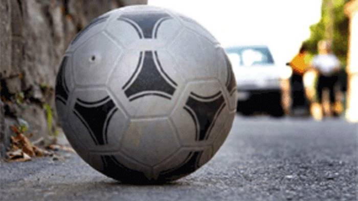 pagani vietato giocare a pallone in piazze e luoghi pubblici