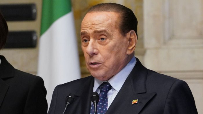 berlusconi al governo per tagliare le tasse poi la flat tax