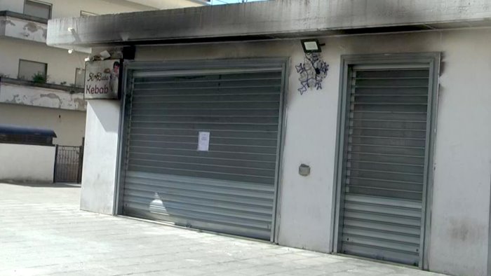 esplosione nel pub kebab i carabinieri seguono la pista dell attentato