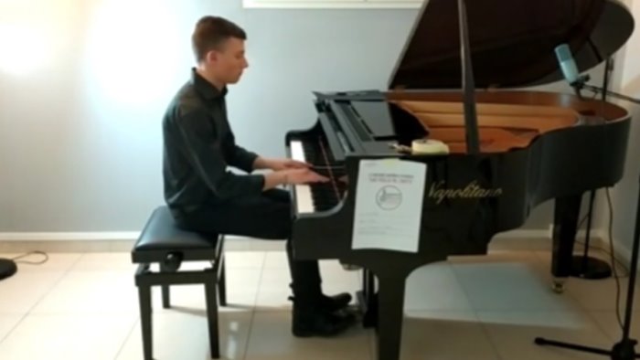 musica giuseppe cirillo vince il concorso nazionale san vigilio in canto