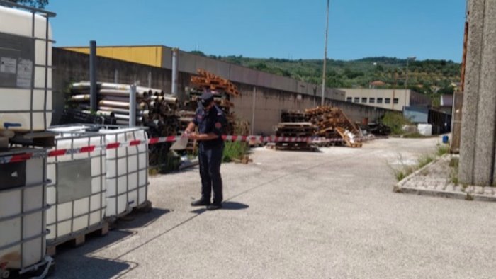 scoperta una discarica abusiva a buccino multata la responsabile