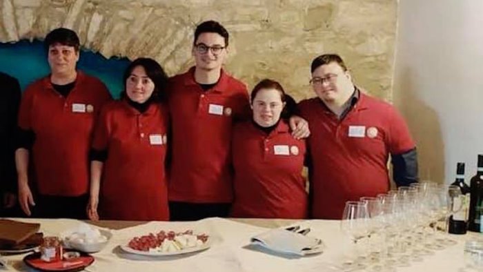 kayak alla diga i canoisti accolti nell albergo diffuso