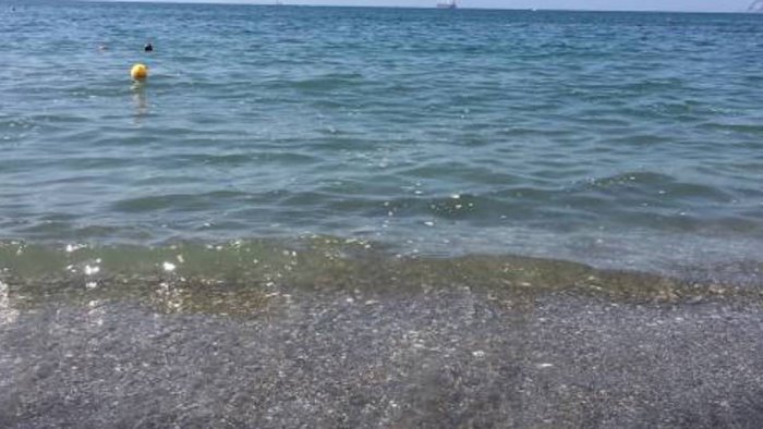 guasto al depuratore reflui in mare pomeriggio rovinato per i turisti a minori