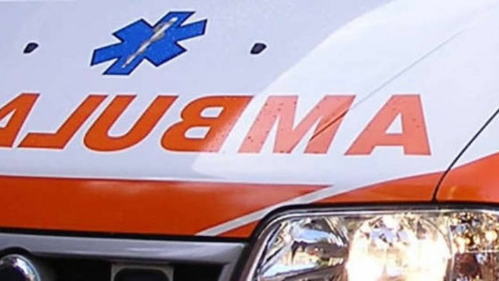 giu dal quarto piano cava de tirreni piange una giovane di 29 anni