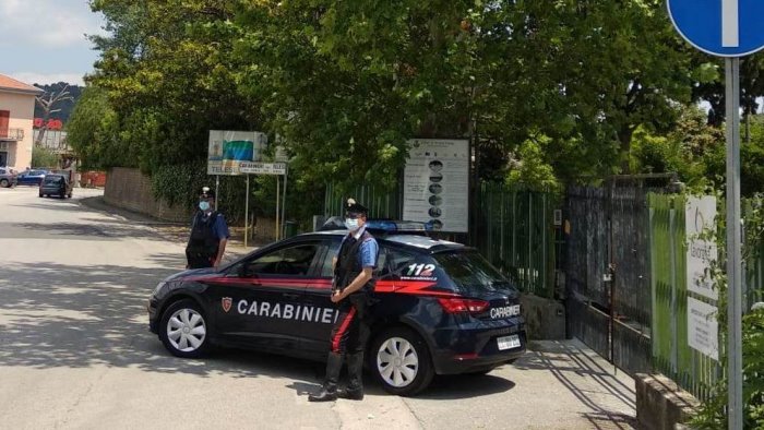 tentato furto e danneggiamento i carabinieri denunciano due giovani