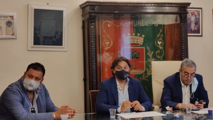 pagani il senatore maurizio gasparri in visita al comune