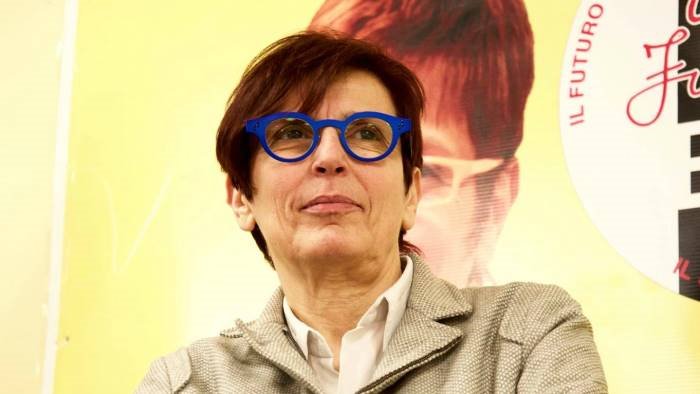 parroco aggredito a bellizzi la vicinanza della sindaca di battipaglia