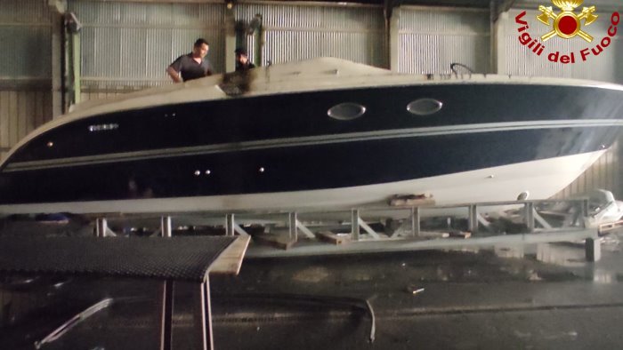 esplosione in un cantiere navale di pontecagnano due feriti