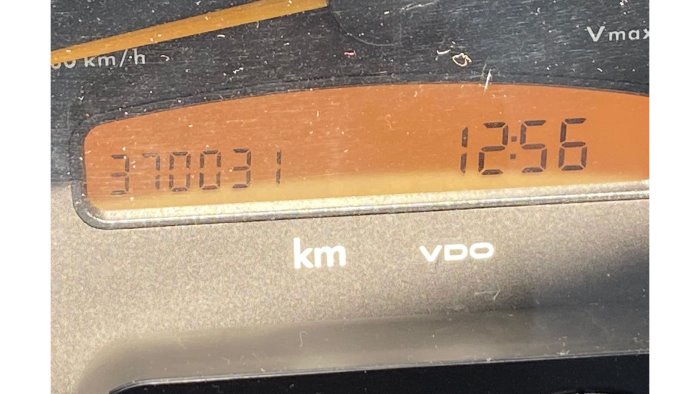 mezzi vecchi e ambulanze quasi d epoca al p o di cava e in costiera