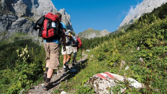 a piedi nel cilento 60 escursionisti alla scoperta degli alburni