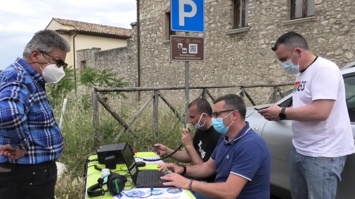 radioamatori in visita al castello d aquino di grottaminarda