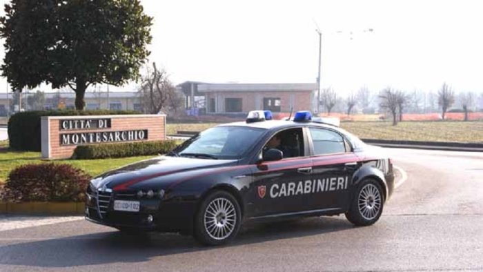 torna da roma in pullman con la droga a montesarchio trova i carabinieri