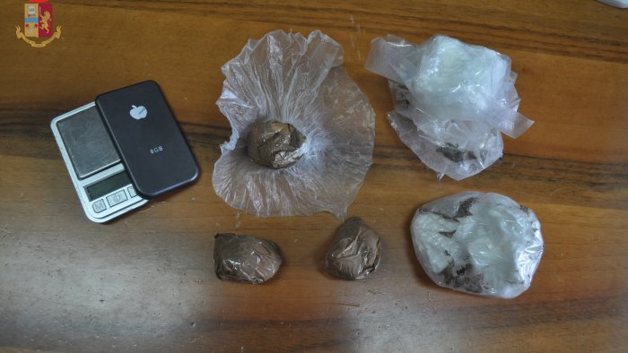 nascondeva la cocaina nell orto arrestato 33enne di montecorvino pugliano