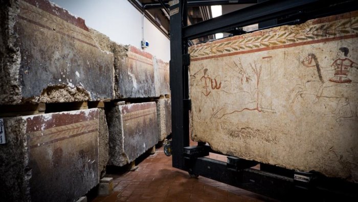 oltre il museo dopo il covid tornano le visite ai depositi di paestum