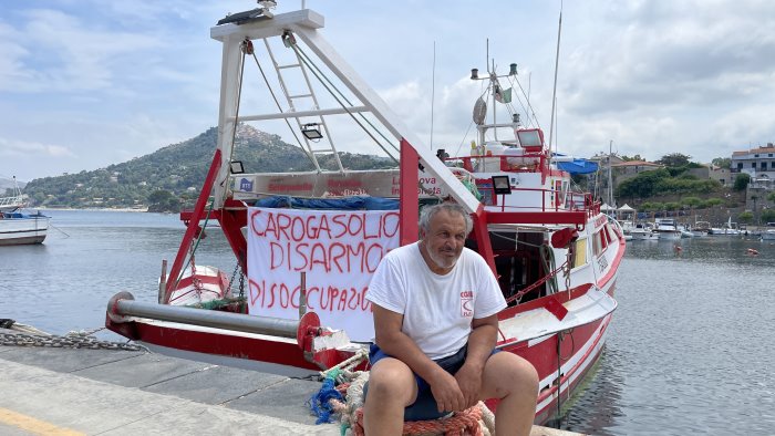 caro gasolio si fermano i pescatori del cilento la benzina costa troppo