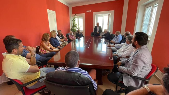 agropoli il neo sindaco incontra i dipendenti comunali tanta voglia di fare
