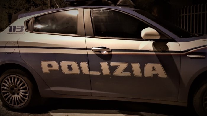minaccia di morte la moglie con un coltello arrestato