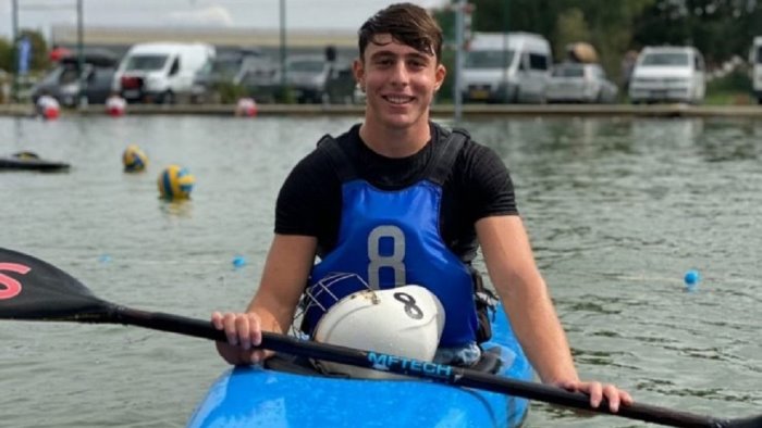 lutto nello sport napoletano muore campione di canoa aveva solo 19 anni