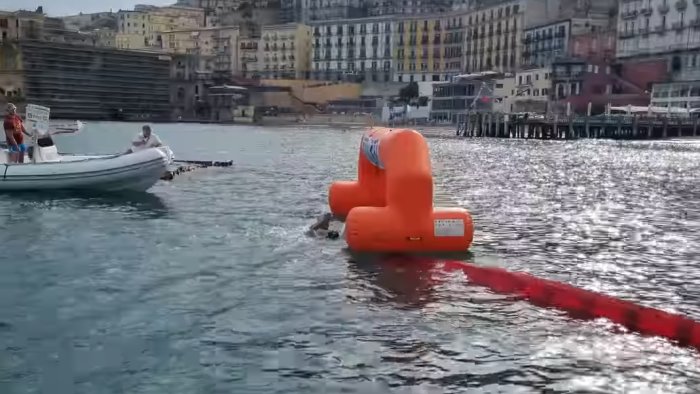 nuoto capri napoli vittoria ex aequo per fedeli e scaldaferri
