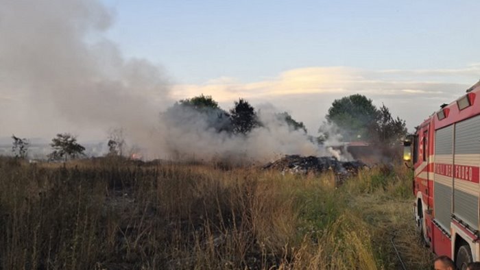 incendio caivano arpa campania valuta gli effetti ambientali
