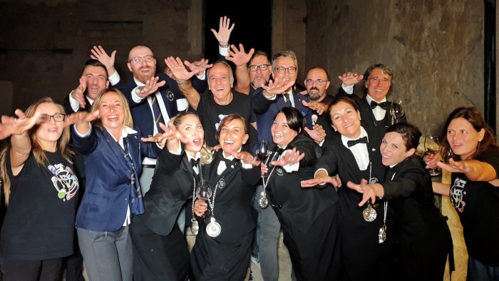 la cena in giallo nel carcere femminile di pozzuoli