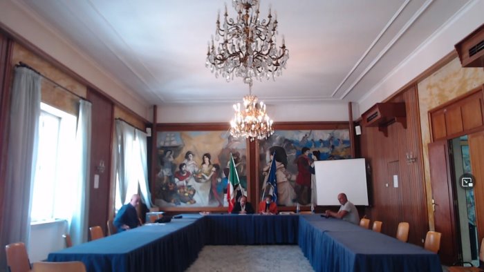 a piano di sorrento mario russo denuncia la manipolazione video del consiglio