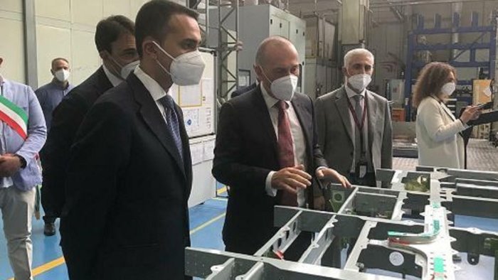 aeronautica il ministro di maio in visita alla dema di somma vesuviana
