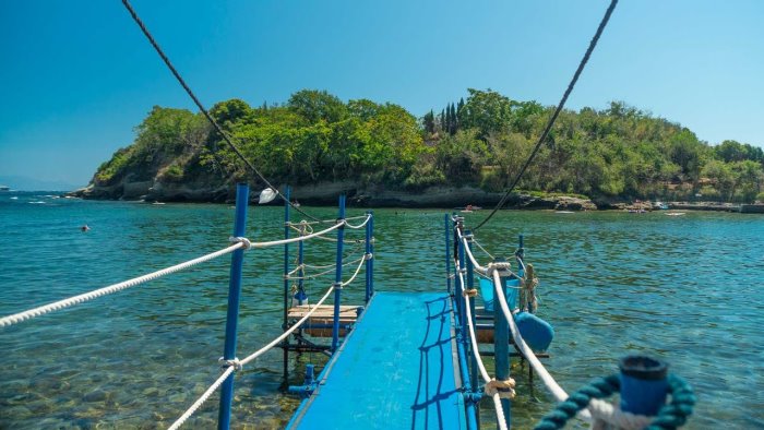 bibite vietate e bagnanti perquisiti all ingresso dei lidi follia a bacoli