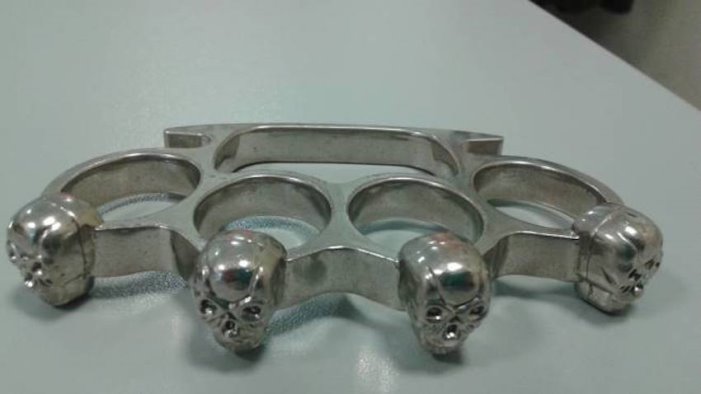 picchia 17enne con tirapugni e lo ferisce identificato 13enne