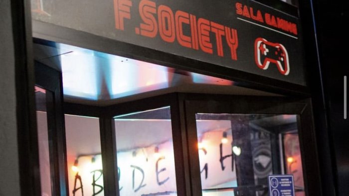 accoltellamento al bar la titolare getto la spugna pontecagnano e marcia