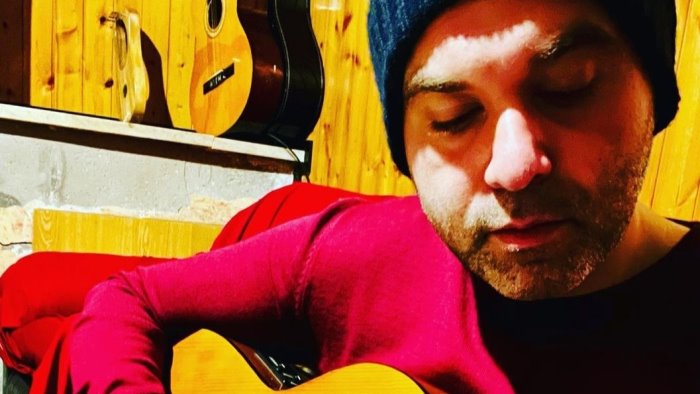 il bassista sannita nisco tra i mille del rockin 1000 a roma