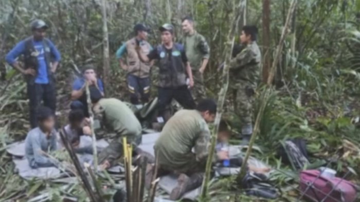 il loro aereo si schianta 4 bambini trovati vivi dopo 40 giorni nella giungla