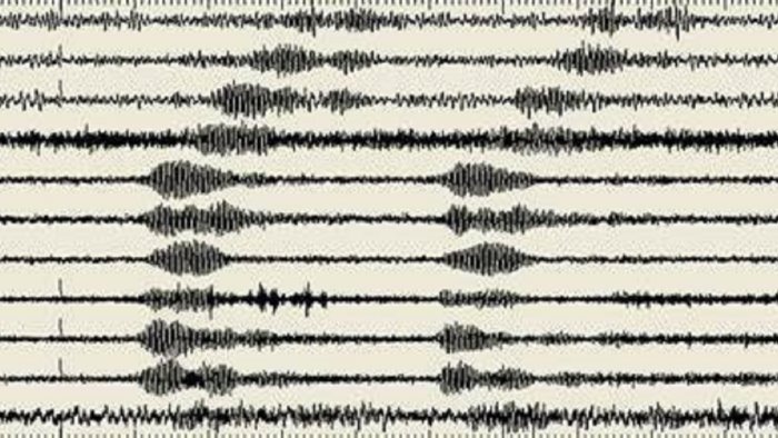la terra trema in campania terremoto a pozzuoli doppia scossa in pochi minuti