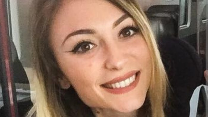 sant antimo piange giulia eri cosi felice di comprare il corredino per il bimbo