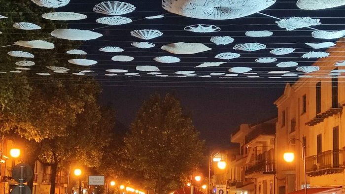 telese al centro delle tradizioni il centro decorato con centrini