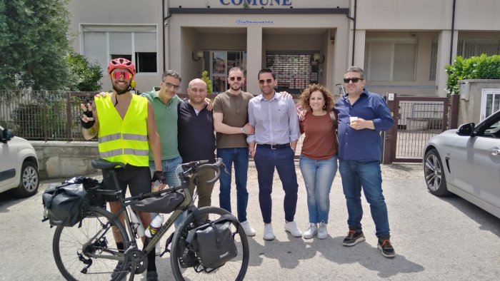 grottaminarda la storia di marco 670 km in bici fino al paese del nonno