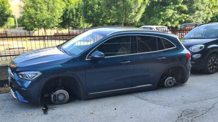 ladri di pneumatici nuovamente in azione a mercogliano si indaga