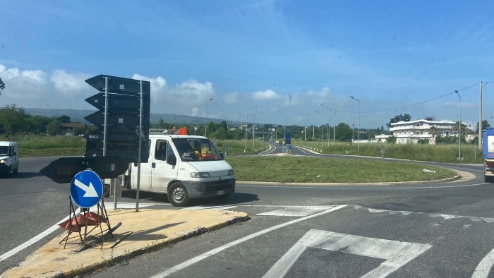 grottaminarda rotatoria ripulita torna la visibilita le strigliate servono