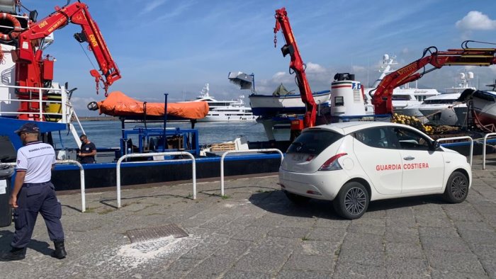 castellammare di stabia la guardia costiera sequestra 7 tonnellate di tonni