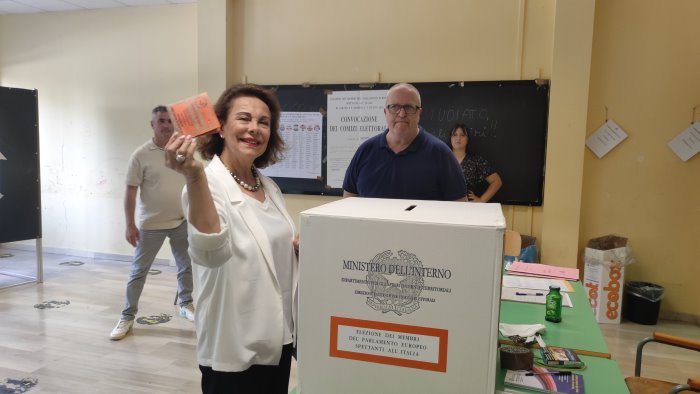 sandra mastella primo partito con un lavoro a mani nude