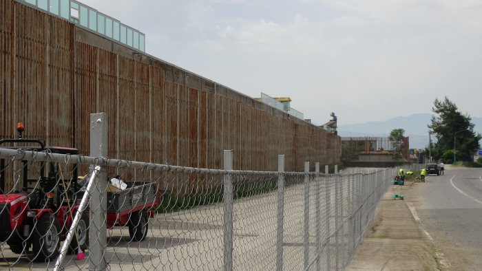 erbacce lungo le strade lezione di decoro da parte dei detenuti ad ariano