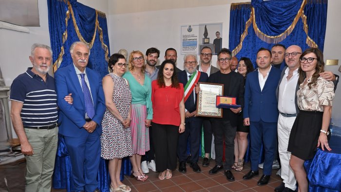 sant arpino conferita cittadinanza onoraria al maestro lello esposito