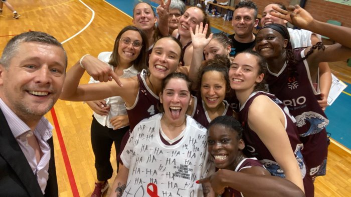 basket la sirio salerno sbanca anche perugia e vola in finale per la serie a2