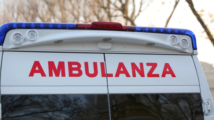 dramma della solitudine a nocera anziano trovato morto in casa dopo giorni