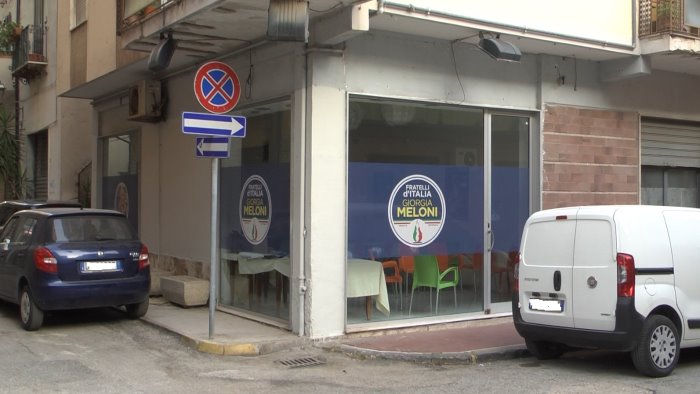 battipaglia vandali in azione nella sede di fratelli d italia