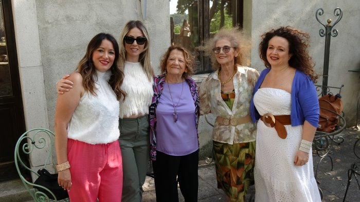 rosaria troisi siamo cresciuti da innamorati orfani troppo presto della mamma