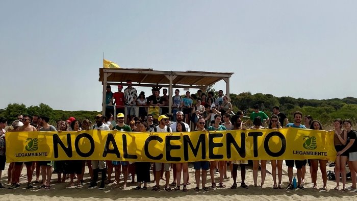 legambiente campania maglia nera per cemento illegale sulle coste