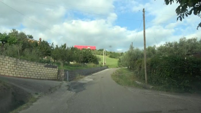 ariano strada dissestata a patierno gli abitanti non ce la facciamo piu