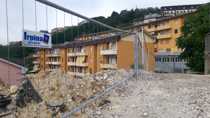 via fontananuova ad ariano ricostruzione ferma al palo non si muove una foglia